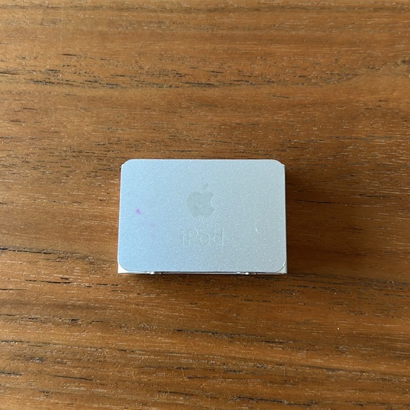 IPod Shuffle - Picture 2 of 4